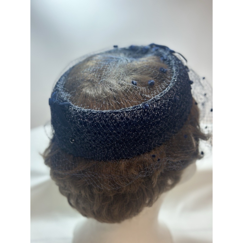 Union Made Women's Navy Hat With Netting on the open top/side. Union Made 1950's - Picture 3 of 12